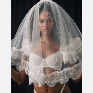 Kat the label amore mini lace veil